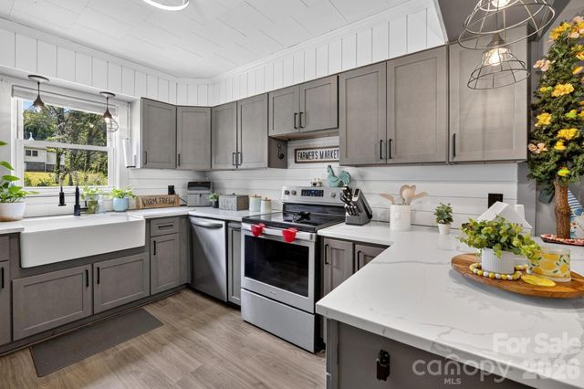 418 Powell Circle NE, Lenoir, NC 28645