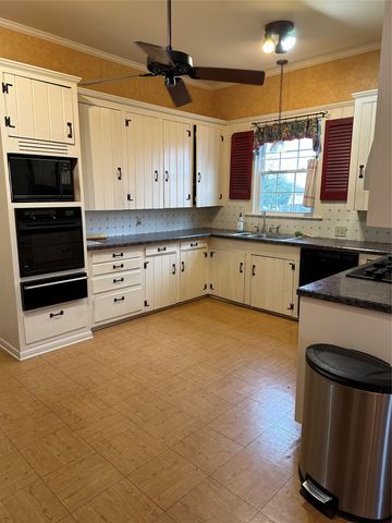 509 E Main Street, Mexia, TX 76667
