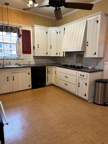 509 E Main Street, Mexia, TX 76667