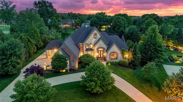 1215 Devonworth Drive, Town And Country, MO 63017