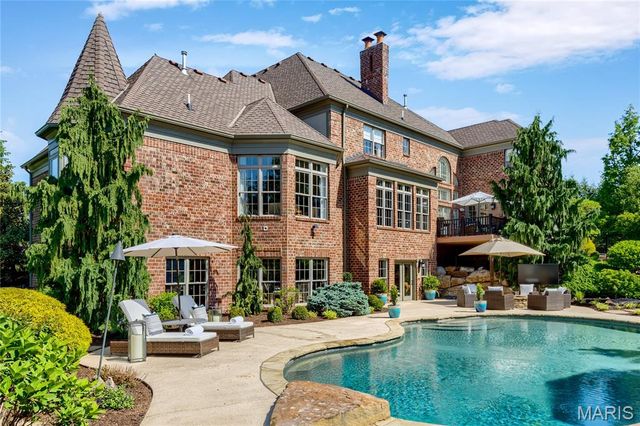 1215 Devonworth Drive, Town And Country, MO 63017