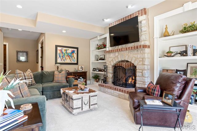 1215 Devonworth Drive, Town And Country, MO 63017