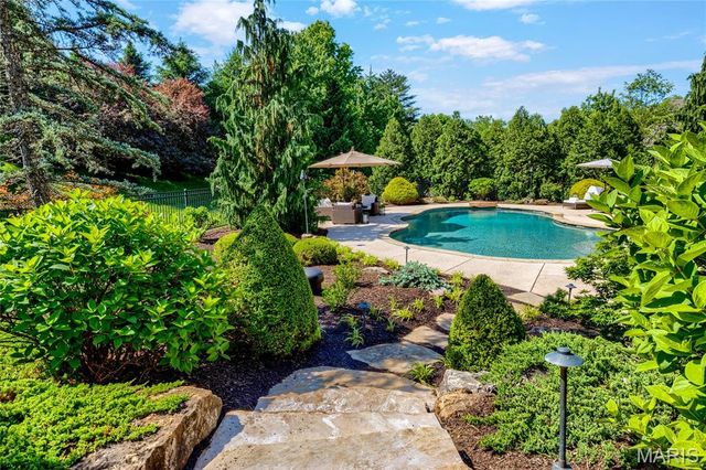1215 Devonworth Drive, Town And Country, MO 63017