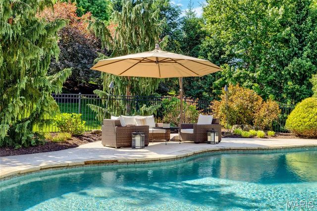 1215 Devonworth Drive, Town And Country, MO 63017