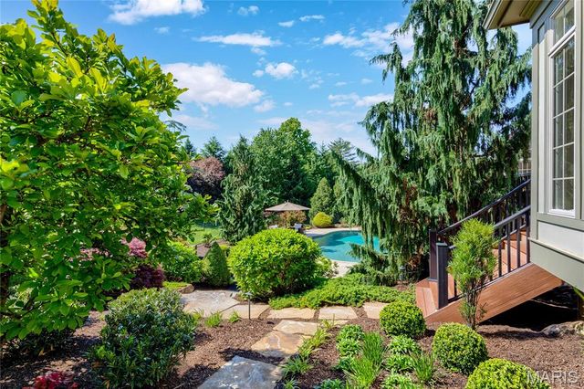 1215 Devonworth Drive, Town And Country, MO 63017