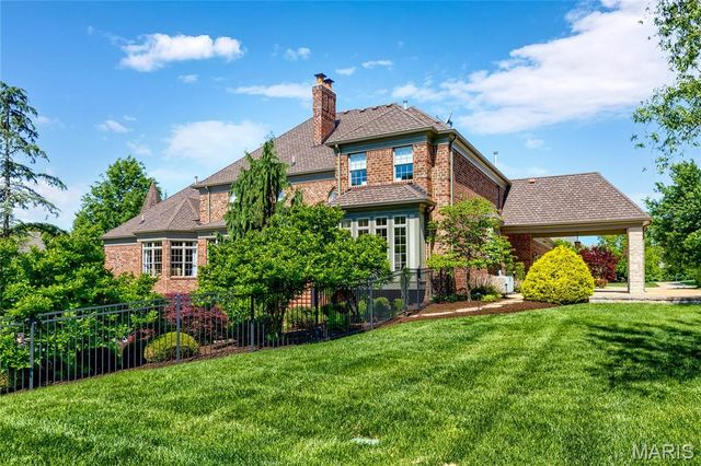 1215 Devonworth Drive, Town And Country, MO 63017