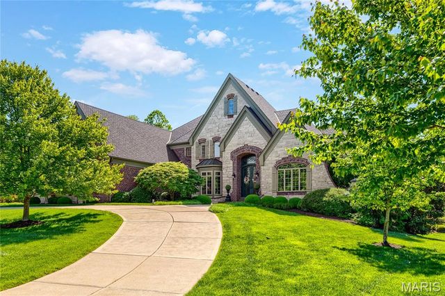 1215 Devonworth Drive, Town And Country, MO 63017