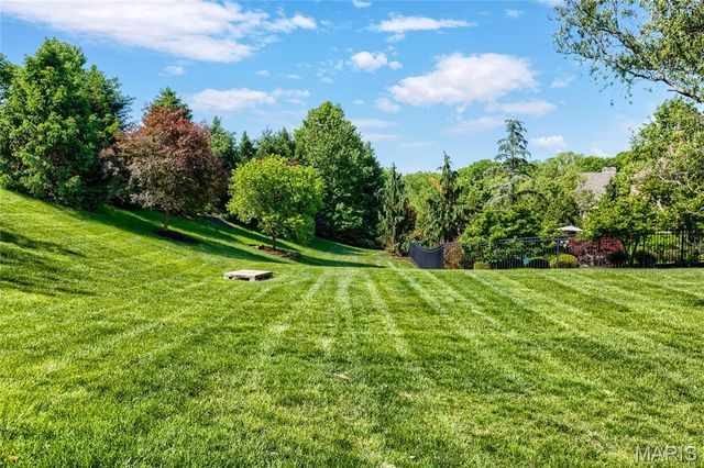 1215 Devonworth Drive, Town And Country, MO 63017