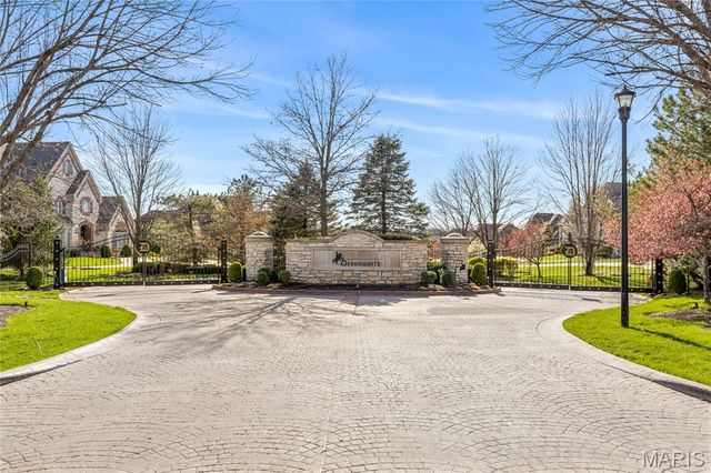 1215 Devonworth Drive, Town And Country, MO 63017