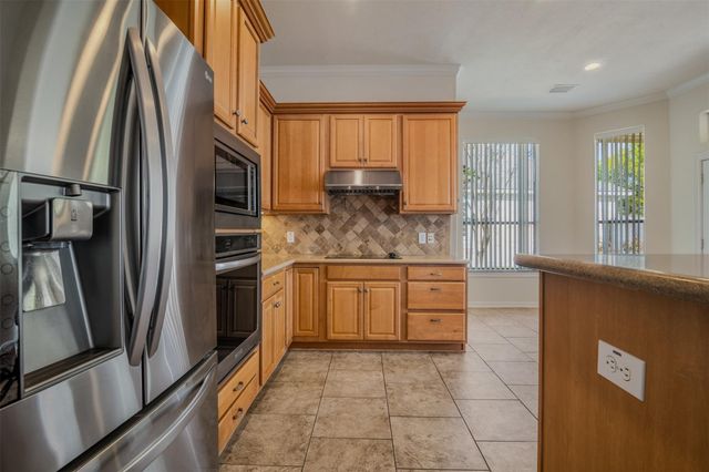 34 Sovereign Way, Conroe, TX 77384