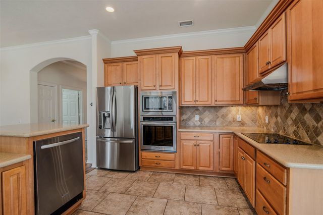 34 Sovereign Way, Conroe, TX 77384