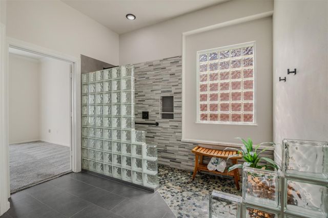 34 Sovereign Way, Conroe, TX 77384