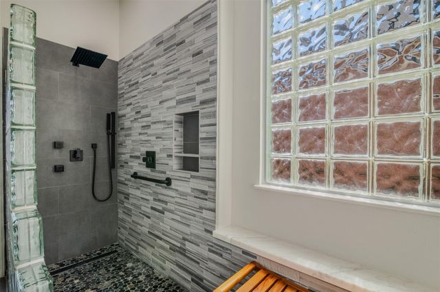 34 Sovereign Way, Conroe, TX 77384