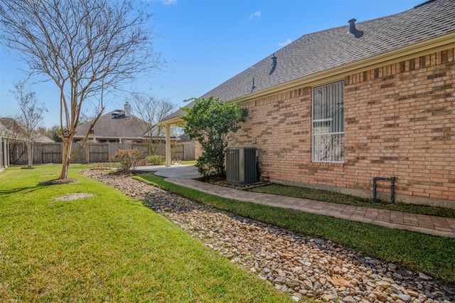 34 Sovereign Way, Conroe, TX 77384