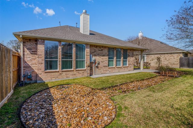 34 Sovereign Way, Conroe, TX 77384