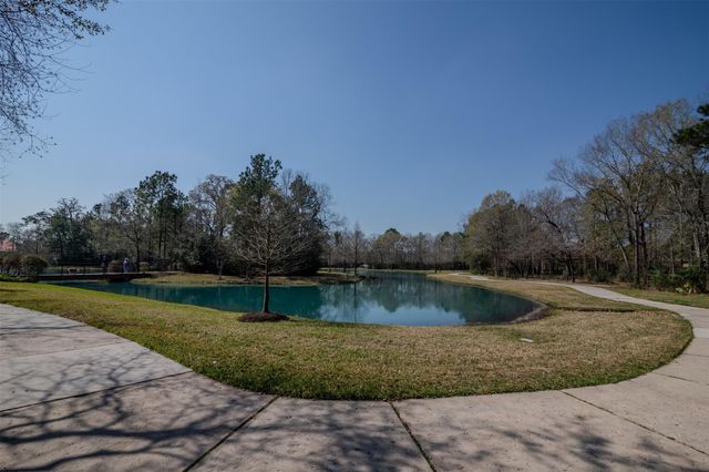 34 Sovereign Way, Conroe, TX 77384