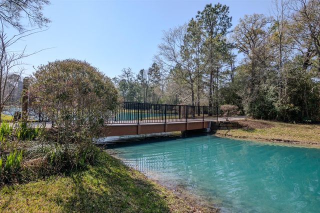 34 Sovereign Way, Conroe, TX 77384