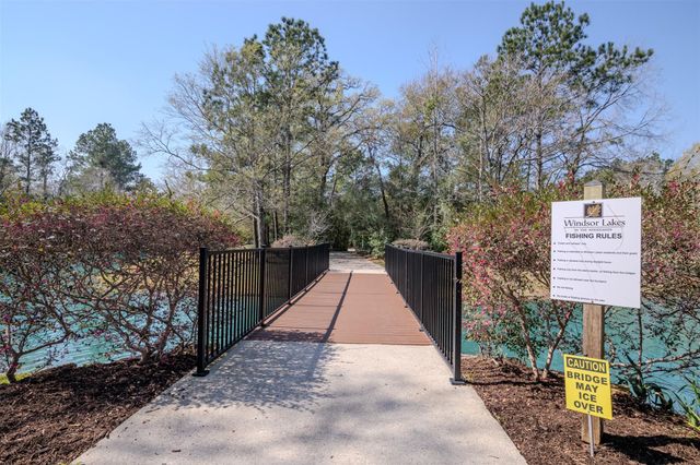 34 Sovereign Way, Conroe, TX 77384