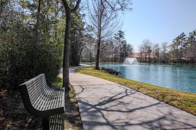 34 Sovereign Way, Conroe, TX 77384