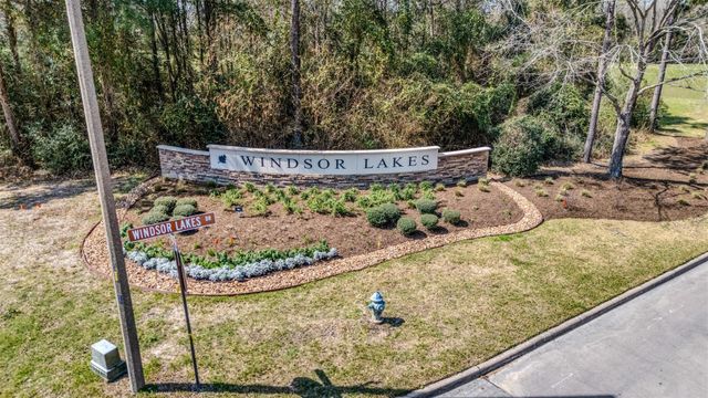 34 Sovereign Way, Conroe, TX 77384