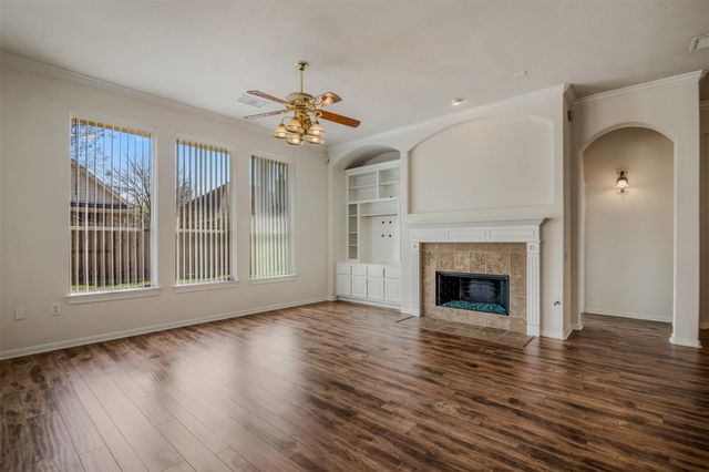 34 Sovereign Way, Conroe, TX 77384