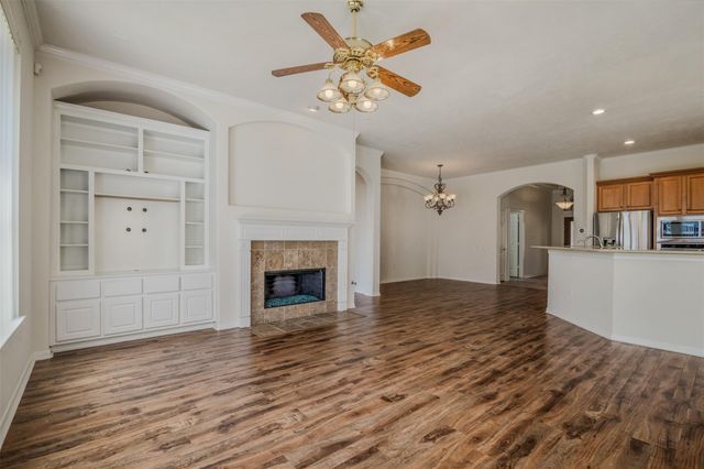 34 Sovereign Way, Conroe, TX 77384