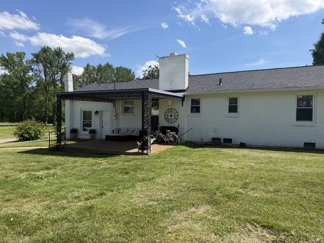 120 Walker Rd, Cottontown, TN 37048