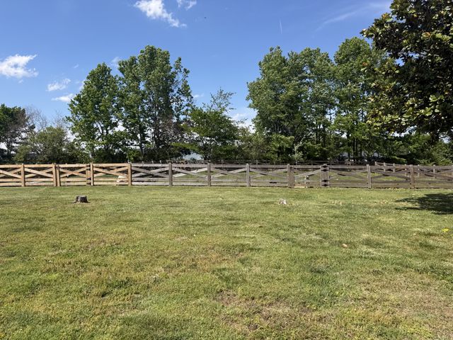 120 Walker Rd, Cottontown, TN 37048