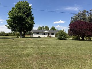 120 Walker Rd, Cottontown, TN 37048