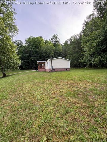 393 Sams Fork Road, Hurricane, WV 25526