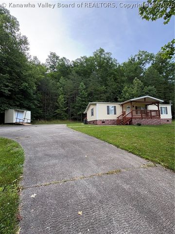 393 Sams Fork Road, Hurricane, WV 25526
