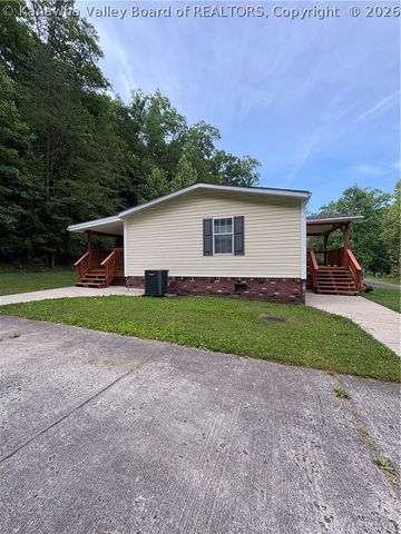 393 Sams Fork Road, Hurricane, WV 25526
