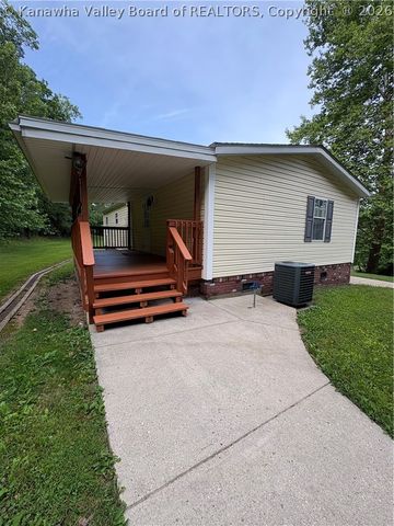 393 Sams Fork Road, Hurricane, WV 25526