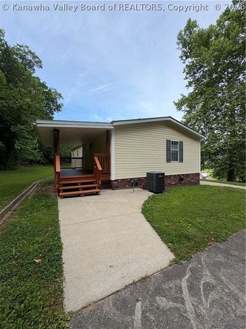 393 Sams Fork Road, Hurricane, WV 25526
