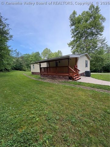 393 Sams Fork Road, Hurricane, WV 25526