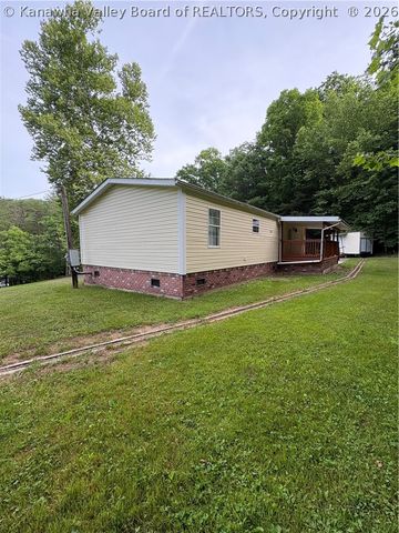 393 Sams Fork Road, Hurricane, WV 25526