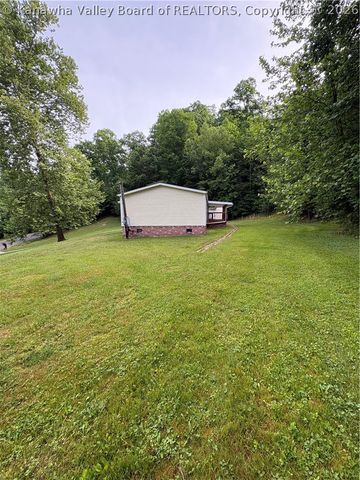 393 Sams Fork Road, Hurricane, WV 25526