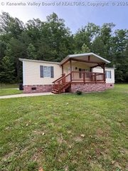 393 Sams Fork Road, Hurricane, WV 25526