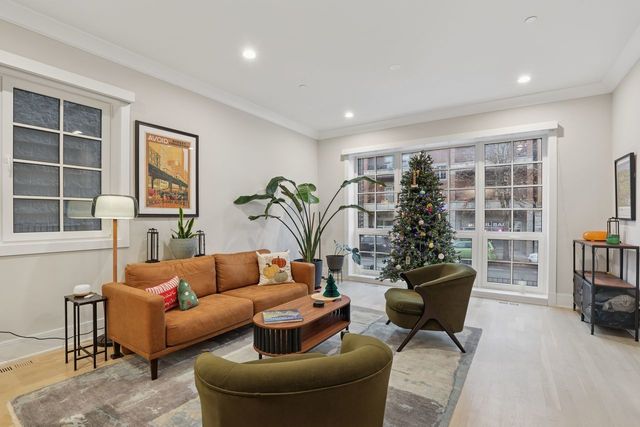 1934 W BELMONT Avenue 1E, Chicago, IL 60657