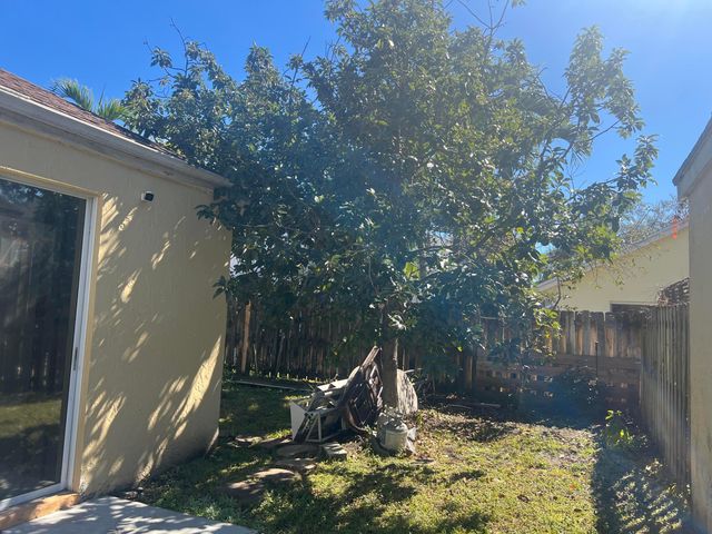 1239 Sussex Street, Boynton Beach, FL 33436