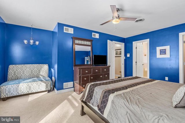 55 ISAIAH LN, Falling Waters, WV 25419