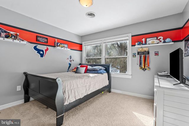 55 ISAIAH LN, Falling Waters, WV 25419