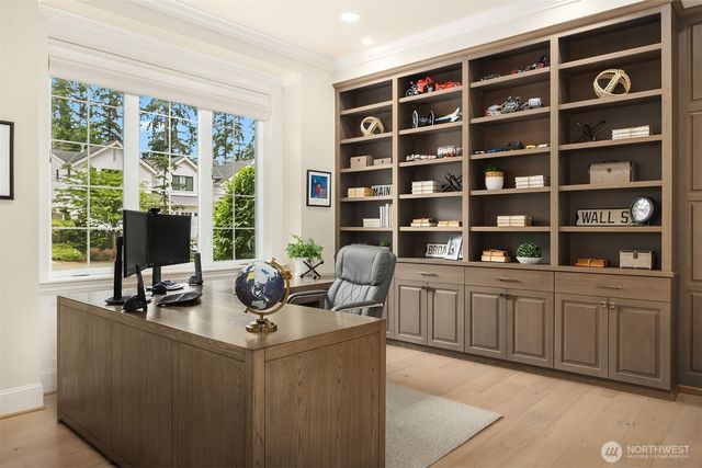 10461 SE 23rd Street, Bellevue, WA 98004