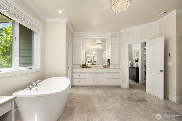 10461 SE 23rd Street, Bellevue, WA 98004