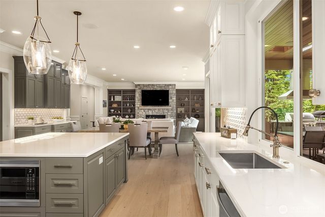 10461 SE 23rd Street, Bellevue, WA 98004