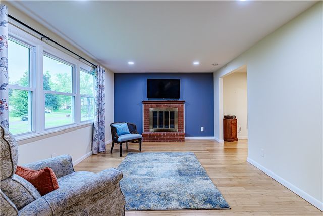 25 Redwood Drive, Penfield, NY 14526