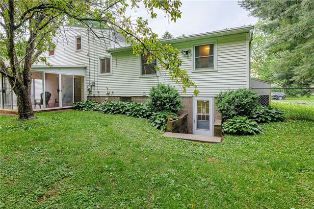 25 Redwood Drive, Penfield, NY 14526