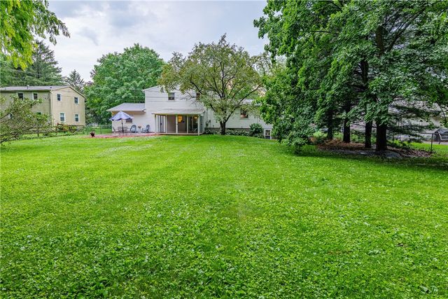 25 Redwood Drive, Penfield, NY 14526