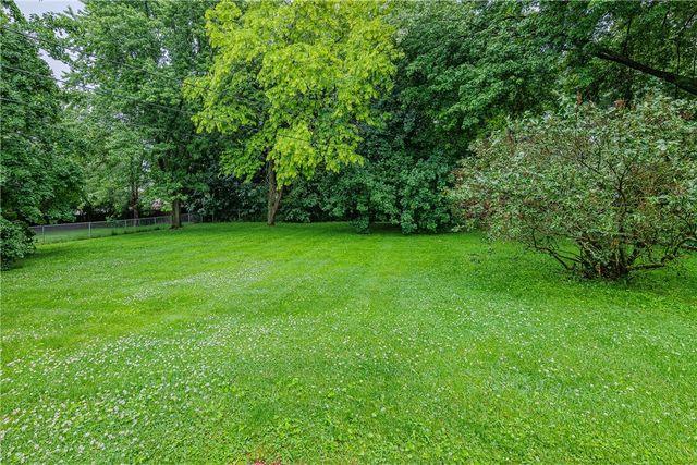 25 Redwood Drive, Penfield, NY 14526