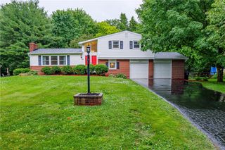 25 Redwood Drive, Penfield, NY 14526